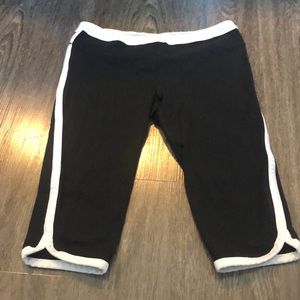 Victoria Secret Sport Capri Knockout leggings